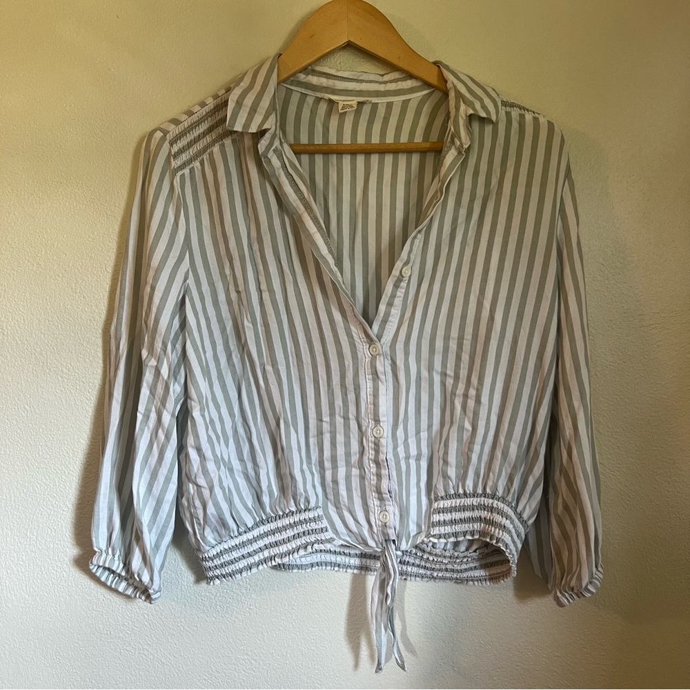 BeachLunchLounge Striped Button-Down Top|Size S|Cropped Look|Tie Front|Smocked